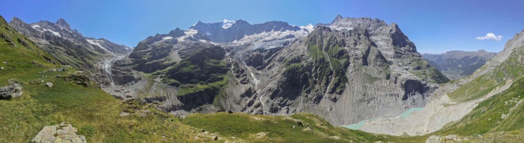 Blick von der Bäregghütte auf die Reste des Unteren Grindelwaldgletschers im Sommer 2022